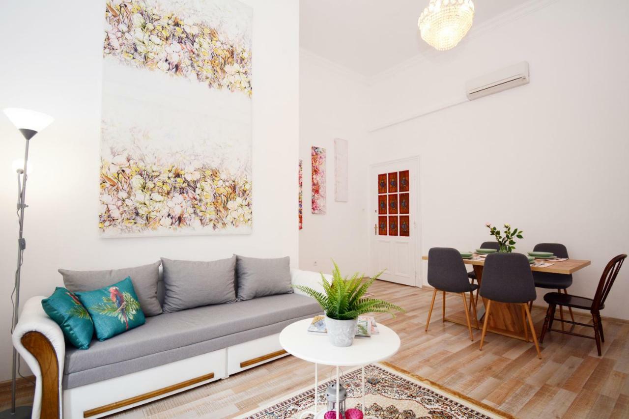 Lillybeth City Center Apartments ブダペスト エクステリア 写真