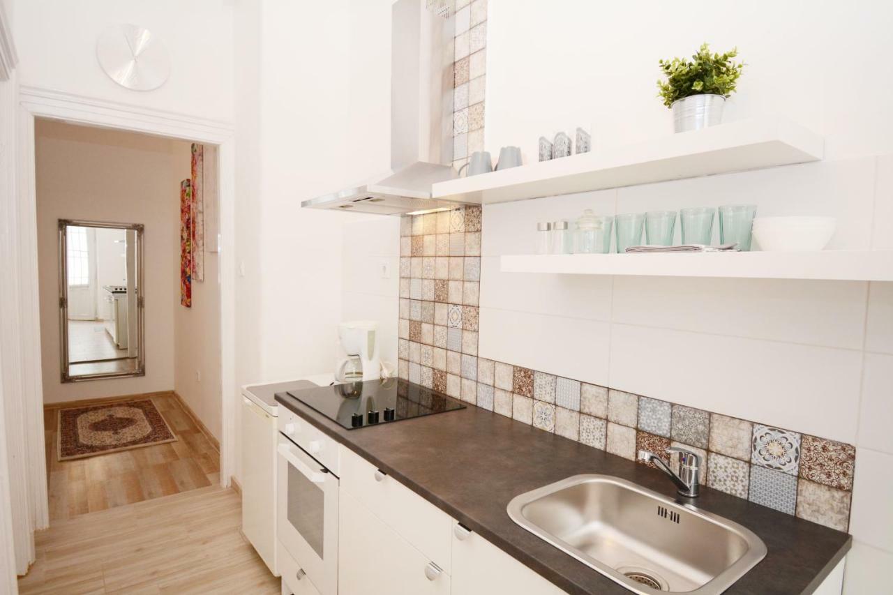 Lillybeth City Center Apartments ブダペスト エクステリア 写真